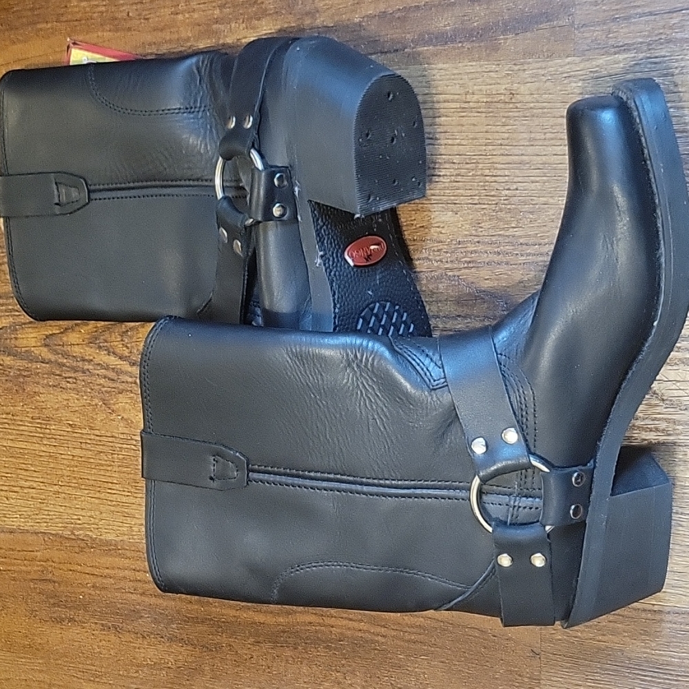 Size 9 black Durango boots with buckle